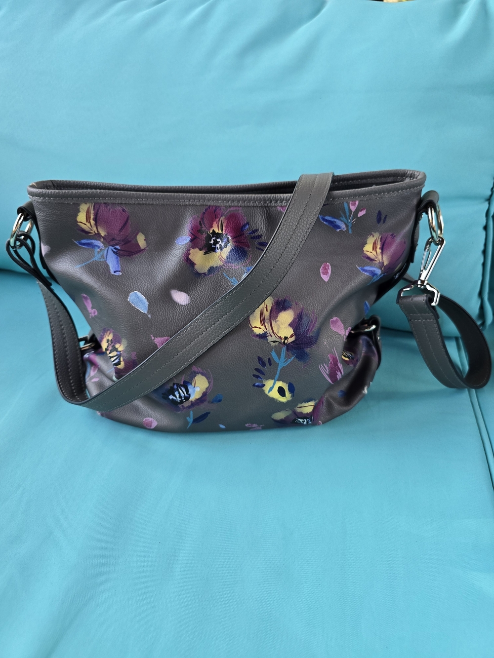 Rosetti Gray Floral Crossbody Bag - Picture 4 of 8